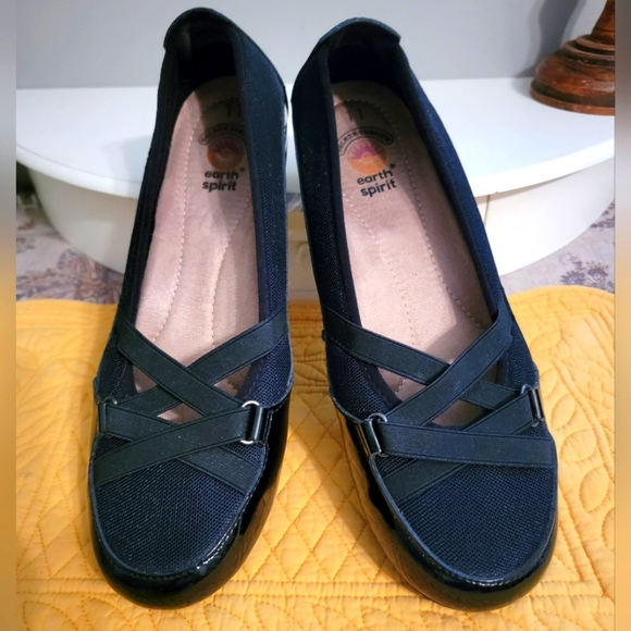 Earth Spirit® Gelron Cushion Black on Black Patent Flats - Picture 1 of 10